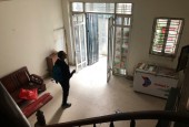 Cho thuê nhà ngõ 99 Định Công 40m2 x 5 tầng, 4 ngủ, chỉ 8.5 triệu/tháng vào ngay